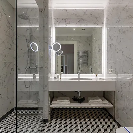 Modern Art Hotel Львов Экстерьер фото